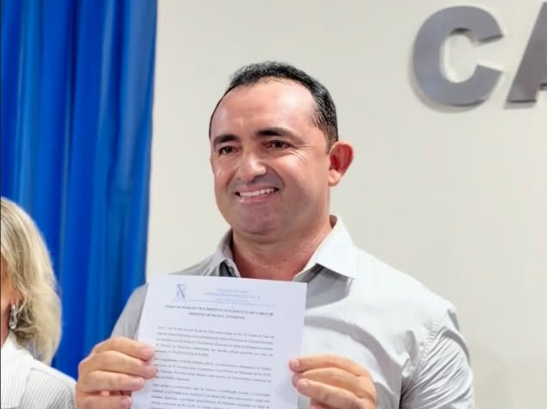 Câmara Municipal de Pio IX realiza Sessão Extraordinária e empossa prefeito interino